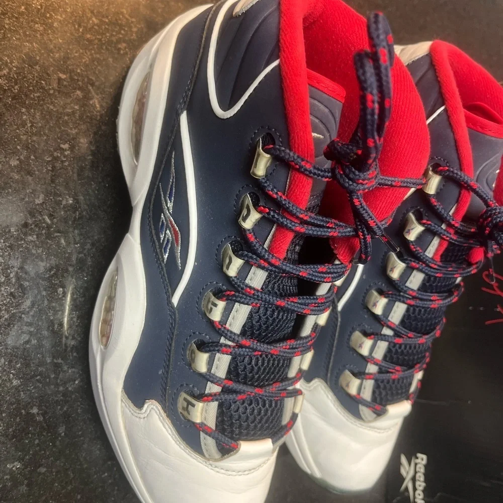 Sz 10 iverson Reebok Men's Navy, White, and Red Sneakers good condition